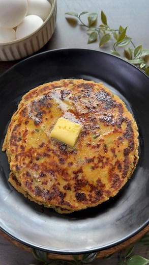 Vritta Sawhney on Instagram: "Soft, buttery aur bilkul melt-in-mouth! Breakfast ho ya shaam ki chai, ek baar banao aur baar-baar banao! ☕✨ ❤️ Save it for later 👥 Tag someone who’ll love this! ✅ Follow @snapsfromkitchen for more easy recipes 📝 Ingredients: • 3–4 boiled potatoes • 1 egg • 2 cups flour (start with 1 cup and add as needed) • 1 tsp baking powder • Salt to taste • Chilli flakes (optional) • Crumbled paneer • Chopped coriander leaves • Butter (for greasing/spreading) 👩‍🍳 Step-by-St