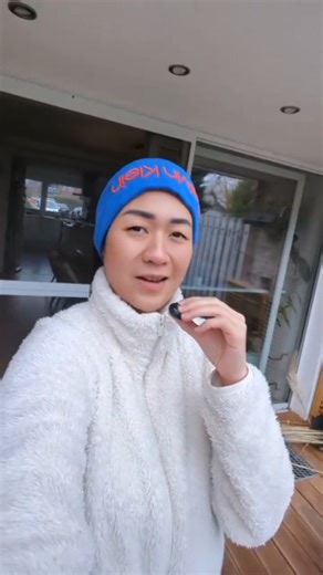 Vicky Nastasha - Ex Guru TK 🇩🇪 on Instagram: ""Anak ADHD bukan MONSTER!" Kalimat sederhana ini… buat banyak orang tua, rasanya menenangkan sekaligus menusuk💔 Karena terlalu sering anak ADHD dilihat sebagai: 👉🏻terlalu banyak gerak (hiperaktif, nakal, gak bisa fokus) 👉🏻terlalu banyak bicara (bawel, nyebelin, sok tau) 👉🏻terlalu cepat bereaksi (Impulsif, emosional) 👉🏻terlalu beda (Aneh) Padahal sebenarnya… Cara kerja otak mereka hanya berbeda dari yang lain🧠 Anak Neurodivergent (ADHD) it