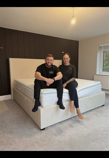 🏡 @missgreedyshome 🤍 Cariad Bed Cream soft velvet Super king size Ambassador 2000 mattress ☁️ Shop directly through our UK 🇬🇧 & USA 🇺🇸 websites — where you’ll find all products, prices & full dimensions. 🇬🇧 www.theluxurybedcompany.com 🇺🇸 www.theluxurybedcompany.us