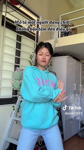 Những Chú Chó Dễ Thương và Cô Nàng Thư Giãn