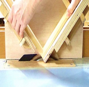 Replaceable spline jig idea | Woodworking Tools