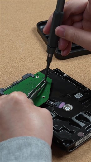 JM-FM3 From tiny phone screws to spare parts, the FM3 Tool Set gets it done. Premium feel, refined touch—repairs made simple and secure. Click the link in bio to buy https://www.jimihome.com/DIY-TOOLS-FM3 #PrecisionTools #PhoneRepair #GadgetRepair #DIYRepair #RepairKit #ToolSet #ElectronicsRepair #ScrewdriverSet #FixItYourself #CompactTools
