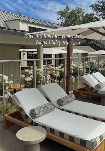 @The Estate Yountville is located in the heart of iconic Yountville … add this to the list of places to stay when visiting Napa Valley 🍷 . . #napavalley #napa #winecountry #winetasting #winery
