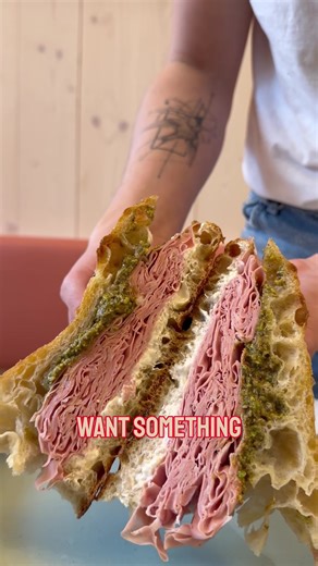 First time at Roxy? This will save you from overthinking 🥪👀 If you like fresh and classic → Campania If you’re absolutely starving → Mort de Famm (obviously) If you want something messy and fun → Bordello Everything’s made on fresh focaccia baked in-house, every day ✨ And if you feel like hanging around after? 🫶 We’ve got coffee, homemade desserts… and Vince loves to chat, so keep him busy. 😅 👉 Save this for your first visit. #RoxyFocaccia #FirstTimeAtRoxy #MontrealEats #MTLFoodie #Sandwich