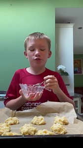 23K views · 1.7K reactions | Raspberry Buns  With 2 very clever cooks ‍ ‍ so simple to make & everyone loves them  give them a go Can you spot the️﫣浪 #northernnic #weekend #easyrecipe #dessert #weekendvibes #raspberrybuns #baking #easybakes #cakes #getkidscooking | Northern Nic’s Back Kitchen | Facebook