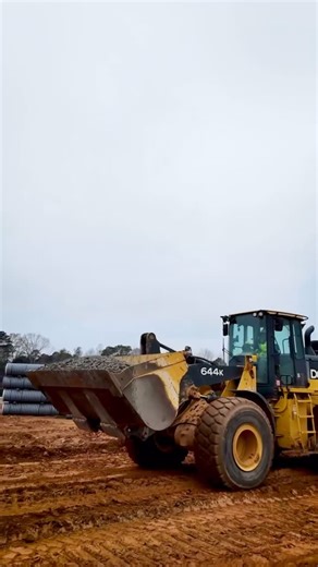 𝗘𝗝 𝗛𝗲𝗿𝗿𝗼𝗻 | 𝗗𝗶𝗴-𝗜𝘁 𝗗𝗶𝗴𝗶𝘁𝗮𝗹 𝗚𝗣𝗦 on Instagram: "Moving that rock 🪨 Video Credit: @evergreensiteworks — WORK THE DIRT — #sitework #construction #excavator #constructionsite #dozer #excavators #dumptruck #workthedirt #digitdigitalgps #heavyequipment #dirtwork #bluecollar #earthwork"