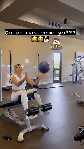 Wilma González Mendoza 🇪🇸🇨🇱 on Instagram: "Cuando la motivación no está, se trabaja la voluntad, que como resultado te otorga disciplina!!! A darle con todo, incluso un Domingo. Mis sueños son parte de este proceso y a veces me cuesta mucho, no siempre están las ganas, pero para lograr mis metas tengo que vencerle, quizás algunos días a esa falta de ganas que pudiera tener… somos iguales aunque no lo creas. 💕 Repite conmigo “yo merezco todo lo que deseo, yo puedo con todo, yo soy responsab