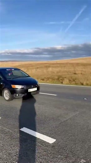 Mitsubishi Colt 1.5 Turbo fly-by