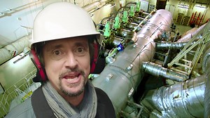 1.3M views · 22K reactions | A tripulação do navio Marie Maersk fabrica suas próprias peças de reposição para os motores que fazem o porta-contêineres funcionar ⚙️ #MundoGiganteComRichardHammond | Discovery Brasil | Facebook