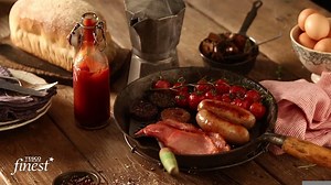 39K views · 78 reactions | #ToTheHosts serving up breakfast! Unwrapping presents always works up an appetite, so you know exactly when to start firing up the stove with finest* rashers at the ready. https://goo.gl/NjiOeT | Tesco Ireland | Facebook