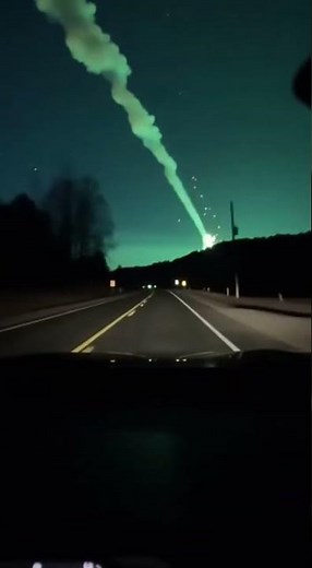 Meteor Lights Up the Night Sky!