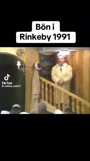 İsveç’in başkenti Stockholm’ün Rinkeby Mevlana Cami’sinde 35 yıl önceki Cuma namazı | İskandinavya Gündemi