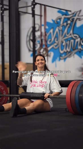 Orné🌞 on Instagram: "Si tu fais partie de cette team de meuf aussi forte que fragile mais à la fois hyper drôle et très bonne danseuse … 🙄 BIENVENUE 🫶🏻 Ici je vais pouvoir t’aider à te surpasser, à te rendre encore plus forte mais sûrement pas t’apprendre à danser ahah Team @holysquad.fr 🩷"