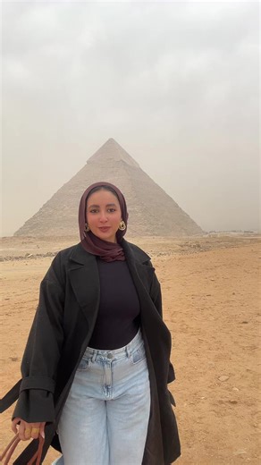 Exploring the Pyramids of Giza: A Traveler's Guide