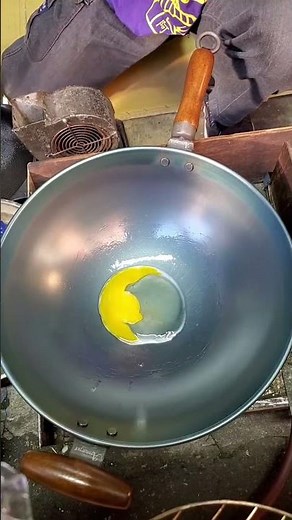 冷鍋煎蛋！再破鐵鍋界紀錄！ #阿媽牌生鐵鍋 #葉欽源 #料理 #健康 #美食 #無塗層 #破紀錄 #不沾 #煎蛋 #鐵鍋 #日常 #市場日常 #創舉