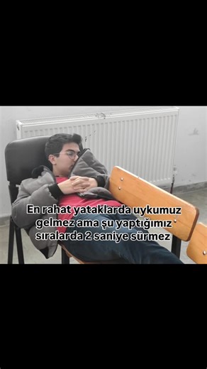 Eren on Instagram: "Uyanınca ağrı olsada uykusu farklı bi tatlı #fyp #keşfetteyiz #keşfettreni #okul #sıra #yatak #fyp"