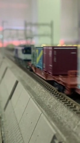 EF64-1000番台更新色の貨物列車の魅力