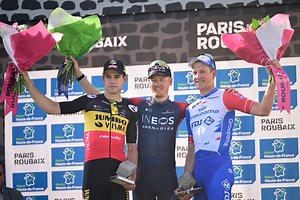 Pagelle Parigi-Roubaix 2022: Dylan Van Baarle e la Ineos più forti di tutti, Van Aert più forte del Covid – Mohoric si scatena, Van Der Poel delude