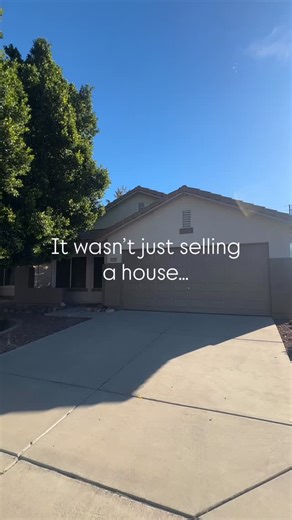 Jenna Walsh - Peoria, Arizona Real Estate Advisor @ eXp Realty🌵 on Instagram: "There are some moments in this job that remind me why I started in this business. . At the end of November, I met with my client in the house her mom made a home over the last 21 years. The same kitchen where family dinners were had. Where holidays happened. Where life was lived. . She needed to sell the house, but the home held so many memories. It felt impossible. . So we chatted. I listened more than I talked. And