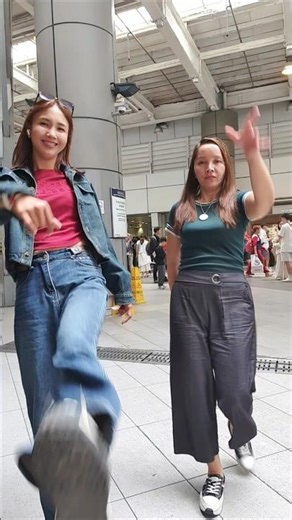 May nakisayaw☺ #dance #shorts