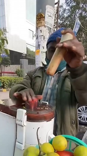 Day 43: Google Juicero Mistake! . A ₹50K juicer… backed by Google… and exposed by a simple hand-squeeze. 😳🍊 Juicero promised “revolutionary tech” — until people realized the packets didn’t need the machine at all. One of the biggest startup scams in Silicon Valley history. #Juicero #JuiceroScam #GoogleInvestments #StartupFailures #TechScam #BusinessReels #SiliconValleyFails #TechHistory #StartupCaseStudy | Tarun Singh Tobadia