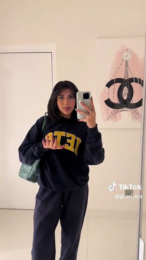 Enjoying a Day at the Airport: Vlog Experience