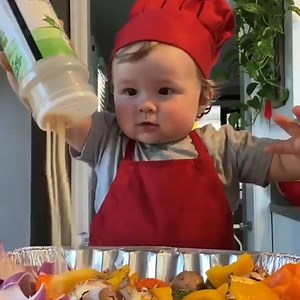 This baby chef just loves to cook. His reactions are so wholesome 😂🙌 | LADbible