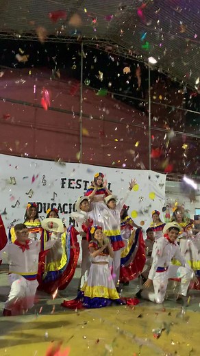 La Pollera Colorada: Celebrando la Danza Colombiana