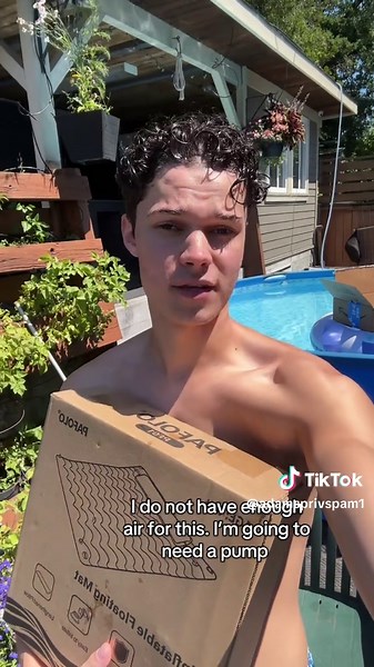 Set Up a Huge Inflatable Floating Mat for Summer Fun