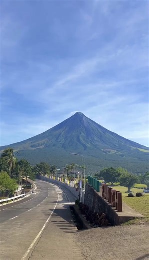 Digging through my archives and found this reminder: even the perfect cone has flaws. I'm allowed to be exact and imperfect 🍃