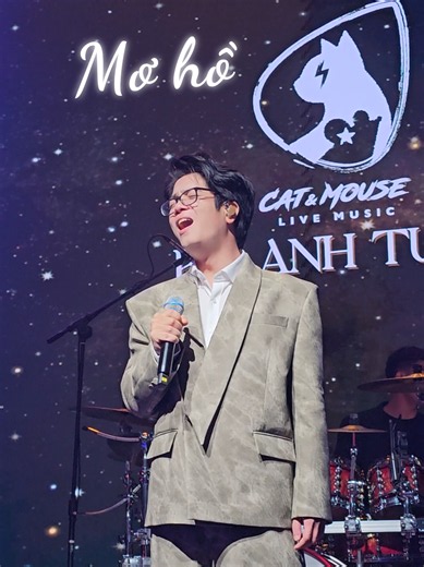 Theo lời anh thì đây là siêu phẩm mà anh ít khi hát. Hôm nay đã mãn nguyện vì đã được nghe live ca khúc này. Mơ Hồ - Bùi Anh Tuấn live at Cat&Mouse Live Music 13-Jun-2026 #moho #buianhtuan