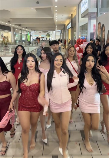 Sexy walk, boss mindset 👠✨ Latinas taking over with the girls #BossWalk #InfluencerVibes #LatinaBoss #GirlsSupportingGirls #WomenInBusiness