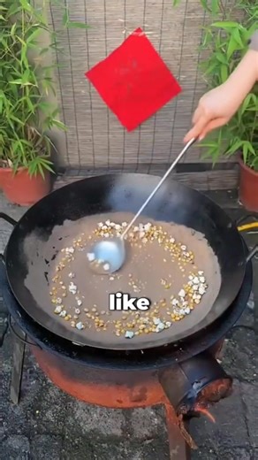 People are cooked with sand | Particle project