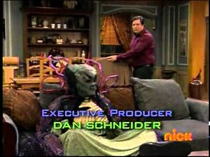 Walter se tira por la Ventana al ver a un extraterrestre en Drake y Josh.avi