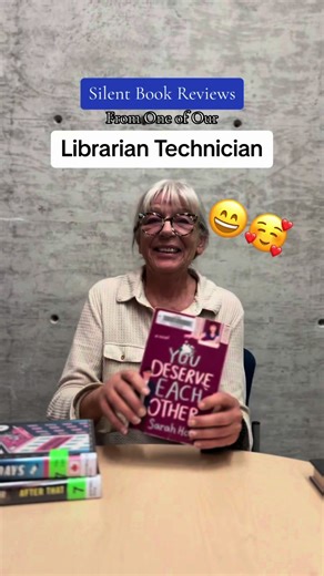 We’re screaming 🤫 #librarytok #librarytiktok #librariansoftiktok #booktok #slilentbookreview #asmr