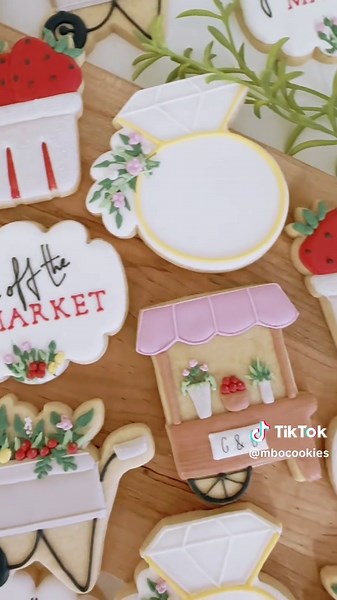 She’s Fresh Off the Market dedorated sugar cookies!! 🍅🍋🍎 #michellesbakingobsession #sugarcookies #baking #sugarcookiedough #smallbusiness #decoratedcookies #smallbusiness #cookies #royalicingcookies #weddingcookies #freshoffthemarket