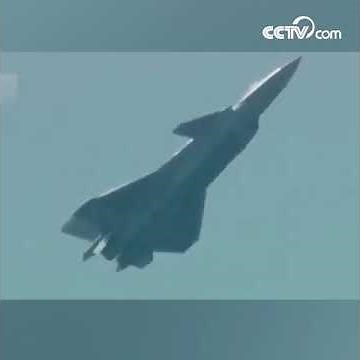Imágenes exclusivas de avión de combate J-20 de China|CCTV Español