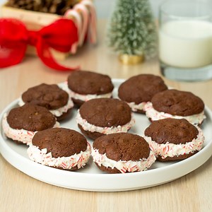 1.4K reactions · 798 shares | This chocolate chip candy cane cookie sandwich made with Nestle® Toll House® Morsels is the perfect treat this holiday season! | Tasty | Facebook