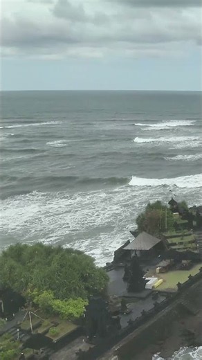 Pura Batu Ngaus Cemagi dari Udara 🛕🌊 Keindahan Bali yang Menakjubkan #bali