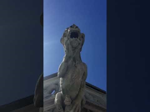 Extérieur de la cathédrale de Nevers : tour Bohier et façades gothiques face à la Lo