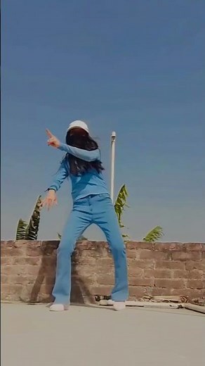 pyar de pyar le #music #bollywood #pyardepyarle #dance #youtubeshorts #trendingshorts