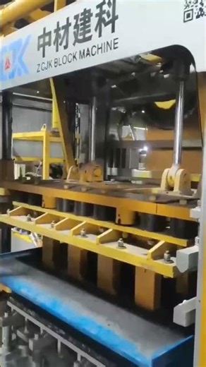 ZC1200 block machine making curbstone