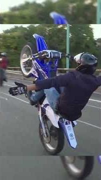 He stands up on his 220-kilo scooter, which is traveling at full speed.