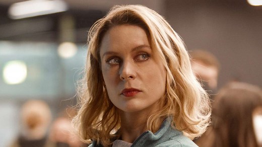 «Sappiamo bene che il pregiudizio si ciba dell'ignoranza, con questa serie cerchiamo diaccendere un lumino, smontando cliché che hanno radici profonde e sono duri a morire» racconta Elena Radonicich. #RadiocorriereTv #Brennero #Rai1 Elena Radonicich CROSS Productions | Radiocorriere Tv