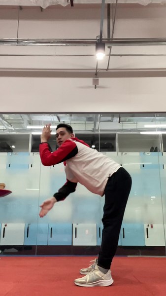 Mastering the Hip Sway Dance Move