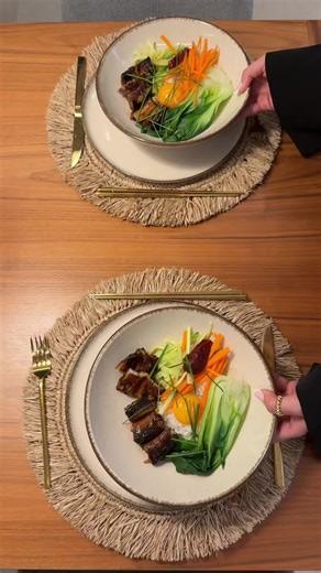 BIBIMBAP 🇰🇷 One of those dishes with no strict rules 🍚 There’s a base — hot rice, vegetables, sauce — and then the fun begins. Today I replaced the beef from the classic version with freshwater eel. It’s tender, rich, slightly sweet, and gives the dish a completely different character. But that’s the whole philosophy of bibimbap: you can swap ingredients, play with flavors, and create your own version every time. Want more heat? Add extra gochujang. Want something lighter? Focus on the vegeta