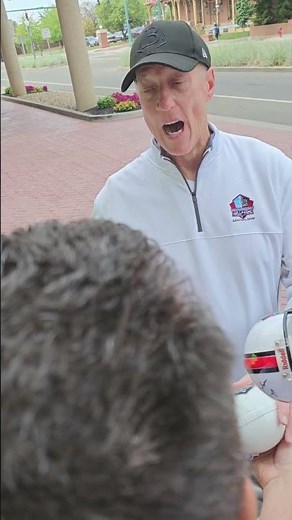 Jim Kelly signing autographs and yelling at dealer! #PFHOF #NFL