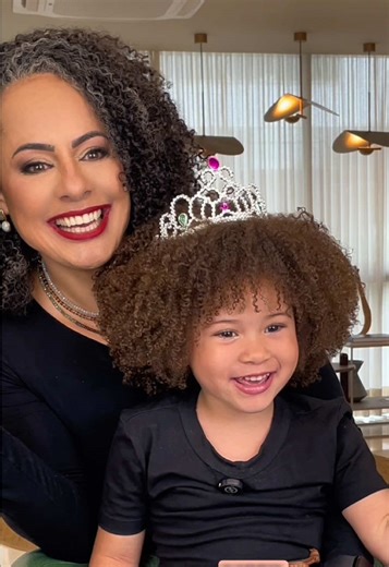 Transformação mágica da Zola: um conto de fadas capilar