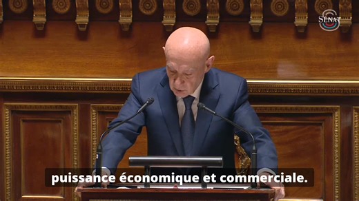 💬 "La politique extérieure de Trump est celle d'un enfant de quatre ans qui pleure pour obtenir le baigneur vu dans la vitrine et qui le jette trois jours plus tard dans une malle après lui avoir arraché une jambe." 🔵 Retrouvez mon discours hier soir au Sénat lors de la Déclaration du Gouvernement ( art.50-1 de la Constitution portant sur le rôle de la France dans la prévention et la résolution des crises politiques internationales, notamment au #venezuela). | Claude Malhuret
