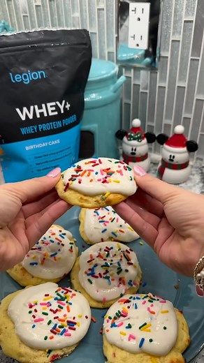 👏 BOGO 50% OFF FREE GIFT CARD👏 Our naturally sweetened and flavored whey protein isolate powder is made with non-GMO and hormone-free Truly Grass Fed™ certified milk from Ireland that’s gentle on the stomach, easy to digest, and doesn’t cause bloating or discomfort. ✅ 22 grams of protein per serving with 12 grams of essential amino acids and 5.5 grams of BCAAs ✅ No added sugars, soy, gluten, lactose, artificial sweeteners, flavors, food dyes, fillers, or other unnecessary junk ✅ Clean and tran